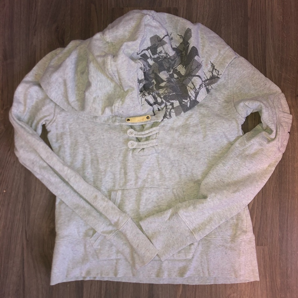 “FLO” sweater